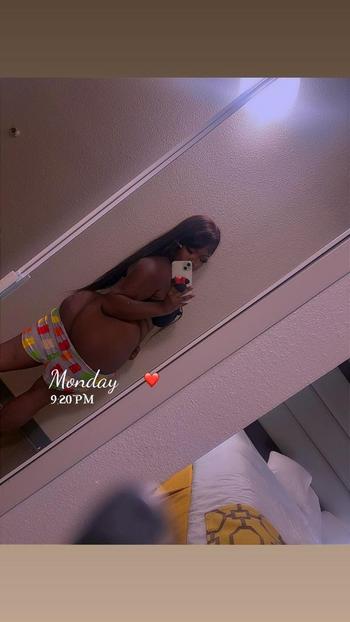 Foreign, 25  female escort, Concord